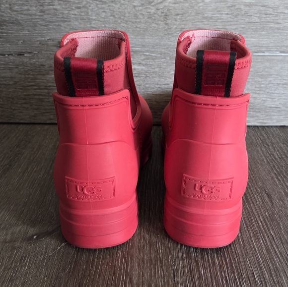 UGG Women's Red Droplet Lug-Sole Waterproof Rain Boots - 7 - Red - Picture 5 of 8